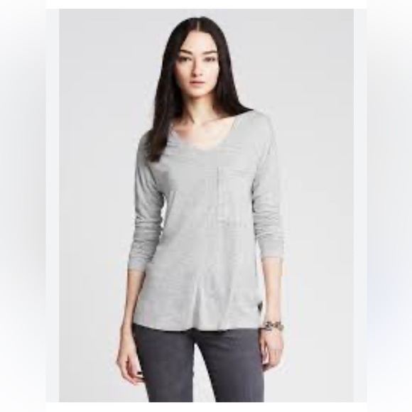 Banana Republic Tops - Banana Republic Drapey Pocket Scoop Neck in Heather Gray Women’s Size S